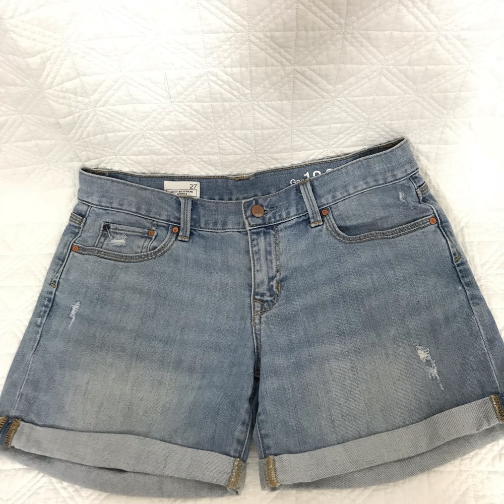 Gap boyfriend jean shorts size 27 distressed